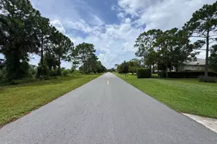 18554 SE Old Trail Dr E, Jupiter, FL 33478 - Photo 3