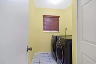 911 SW 87th Ave, Pembroke Pines, FL 33025 - Photo 9