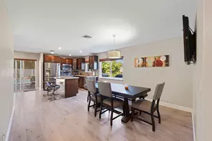 911 SW 87th Ave, Pembroke Pines, FL 33025 - Photo 11