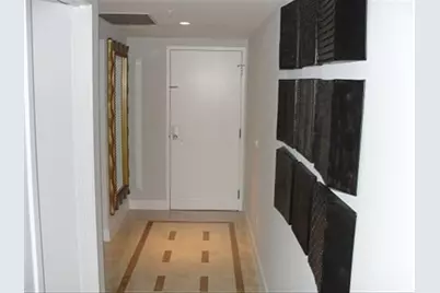 185 SW 7th Street #1802, Miami, FL 33130 - Photo 3