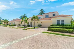 526 Commons Dr, Palm Beach Gardens, FL 33418 - Photo 1