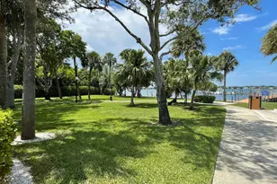 825 Center St, Jupiter, FL 33458 - Photo 3