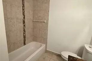 445 Lakeview Dr, Weston, FL 33326 - Photo 13