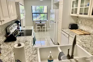 901 Pinecrest Cir, Jupiter, FL 33458 - Photo 3