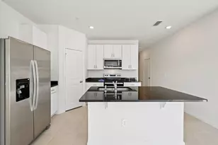 654 Salisbury Cir, Fort Pierce, FL 34982 - Photo 7
