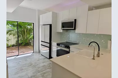 210 Bella Vista Court N #10, Jupiter, FL 33477 - Photo 3