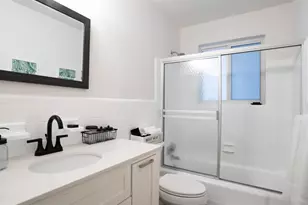 1905 NE 2nd St, Pompano Beach, FL 33060 - Photo 9