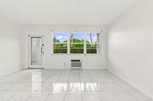 310 Oakridge R Ct, Deerfield Beach, FL 33442 - Photo 3