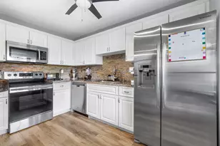 126 Sparrow Dr, Royal Palm Beach, FL 33411 - Photo 3