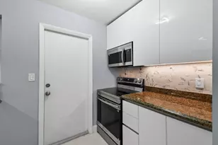 968 W 9th St, Riviera Beach, FL 33404 - Photo 9