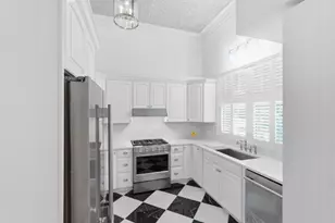 207 E Gwinnett St, Savannah, GA 31401 - Photo 17