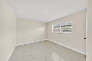 4921 NW 39th St, Lauderdale Lakes, FL 33319 - Photo 17