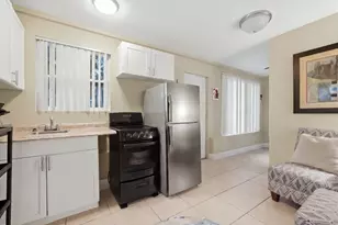 309 SW 7th Ct, Hallandale Beach, FL 33009 - Photo 29