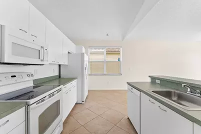 15350 NW 6th Court, Pembroke Pines, FL 33028 - Photo 9