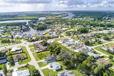 662 SE Essex Drive, Port Saint Lucie, FL 34984 - Photo 39
