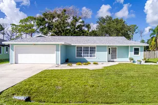 662 SE Essex Dr, Port Saint Lucie, FL 34984 - Photo 1