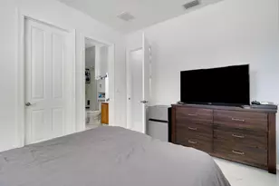880 Millbrae Ct, West Palm Beach, FL 33401 - Photo 19