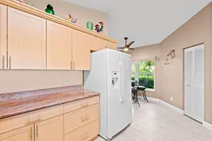 8486 Heather Pl, Boynton Beach, FL 33472 - Photo 5