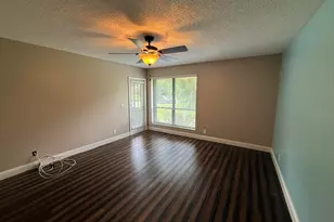 24 Lexington Ln W, Palm Beach Gardens, FL 33418 - Photo 13