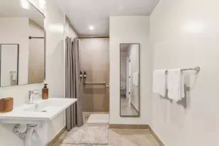 11 NE 6th St, Miami, FL 33132 - Photo 19