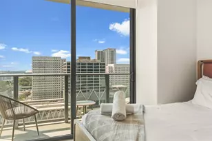 11 NE 6th St, Miami, FL 33132 - Photo 17