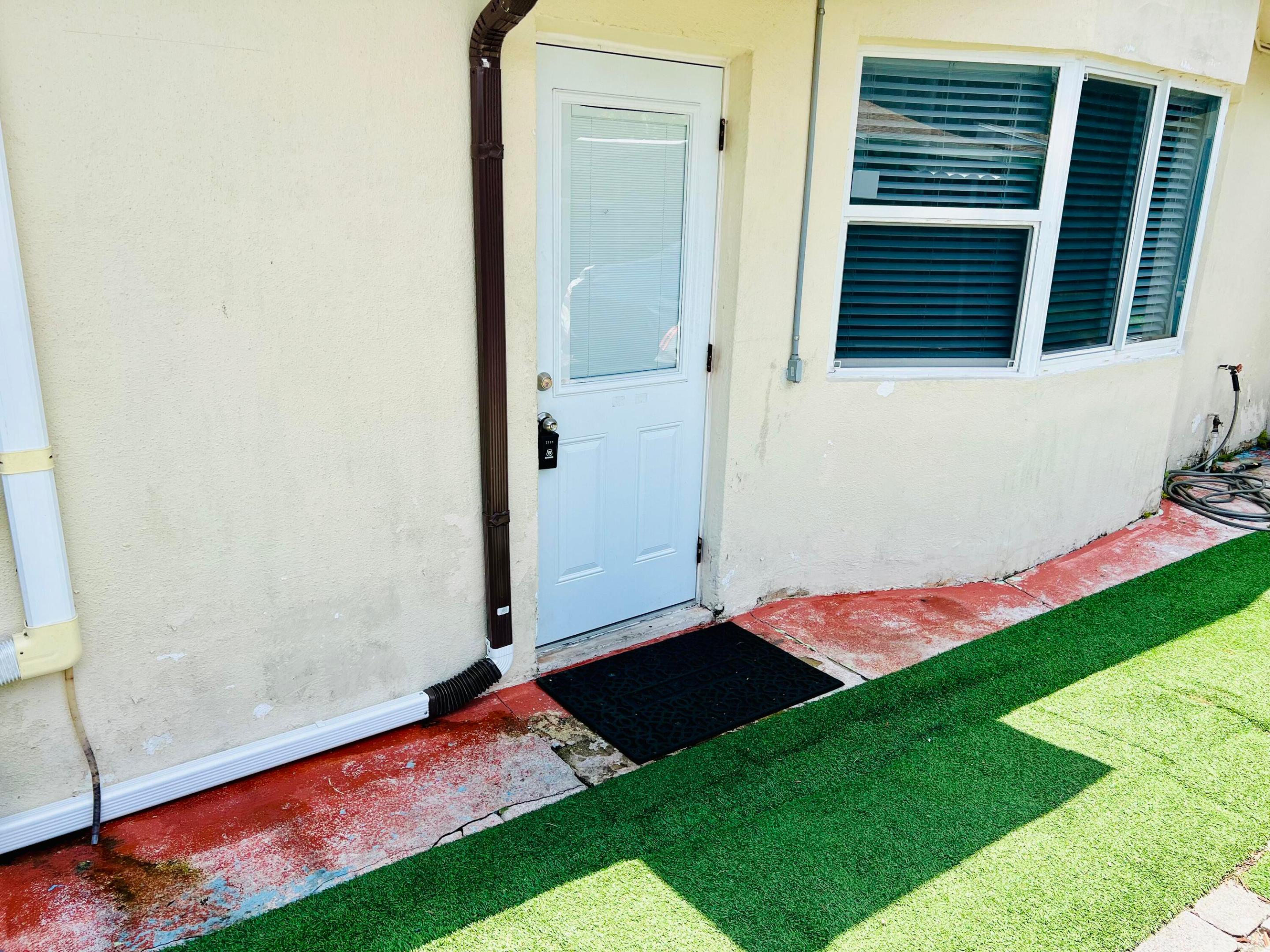 3387 NW 37th Ave - 3387 NW 37th Ave, Lauderdale Lakes, FL 33309 Luxury Property | Jose Angel Pina