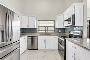 23 Baytree Cir, Boynton Beach, FL 33436 - Photo 9