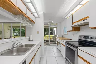 106 Half Moon Cir, Hypoluxo, FL 33462 - Photo 13