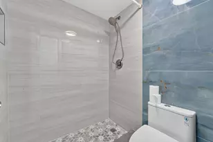 17051 NE 35th Ave, North Miami Beach, FL 33160 - Photo 11