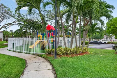 5733 NW 112th Place, Doral, FL 33178 - Photo 29