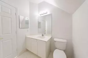 5733 NW 112th Pl, Doral, FL 33178 - Photo 9