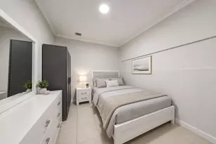 5733 NW 112th Pl, Doral, FL 33178 - Photo 13