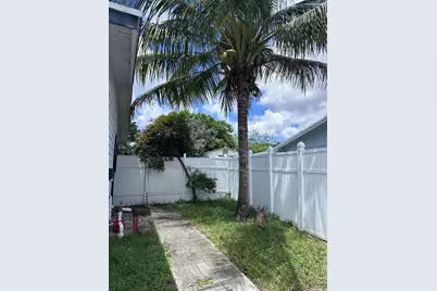 2431 NE 10th Avenue NE, Pompano Beach, FL 33064 - Photo 15