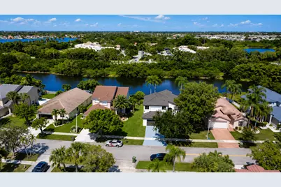 261 SW 178th Way, Pembroke Pines, FL 33029 - Photo 7