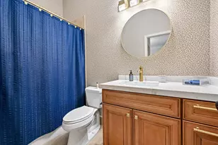 1664 Victoria Pointe Ln, Weston, FL 33327 - Photo 23