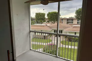 200 Village Green Cir E, Palm Springs, FL 33461 - Photo 9