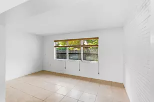 10690 NW 27th Ct, Sunrise, FL 33322 - Photo 9