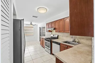 10690 NW 27th Court, Sunrise, FL 33322 - Photo 11