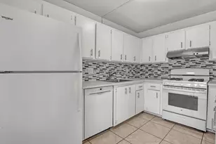 6335 Red Pine Ln, Greenacres, FL 33415 - Photo 9