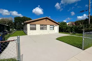 913 N 18th St, Fort Pierce, FL 34950 - Photo 1
