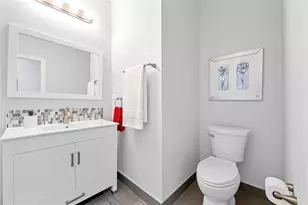 240 NE 2nd St, Delray Beach, FL 33444 - Photo 17