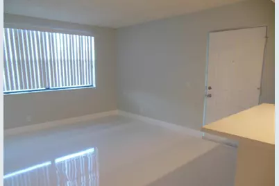 728 Executive Center Drive #31, West Palm Beach, FL 33401 - Photo 7