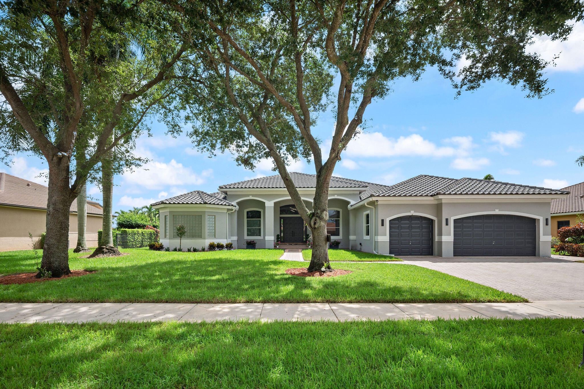 3958 SW 140th Ave main architectural view