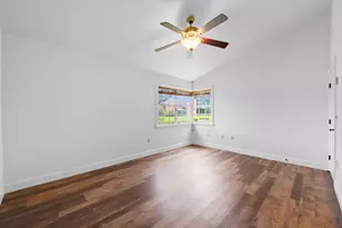8211 NW 70th St, Tamarac, FL 33321 - Photo 17