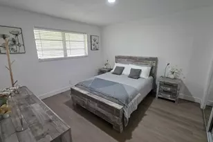 704 NE 8th St, Hallandale Beach, FL 33009 - Photo 5