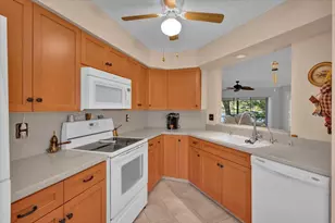 6050 SE Martinique Dr, Stuart, FL 34997 - Photo 5