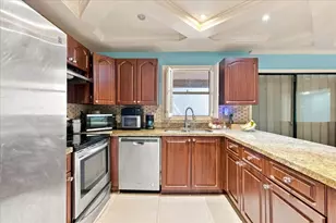 1430 SW 88th Way, Pembroke Pines, FL 33025 - Photo 11