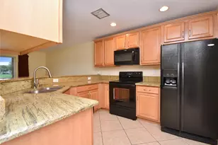 8982 Chambers St, Tamarac, FL 33321 - Photo 9