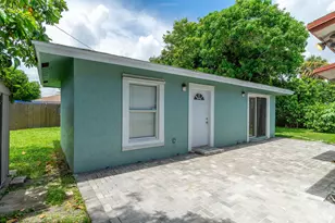 2831 N Seacrest Blvd, Boynton Beach, FL 33435 - Photo 1