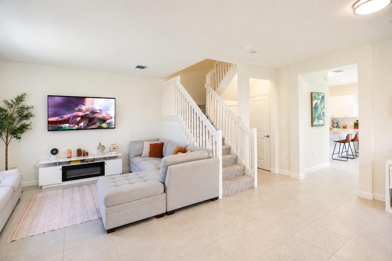 12092 NW 24th Pl - 12092 NW 24th Pl, Miami, FL 33167 Luxury Property | Jose Angel Pina